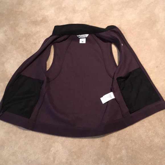 A dark purple Columbia vest - Picture 4 of 6